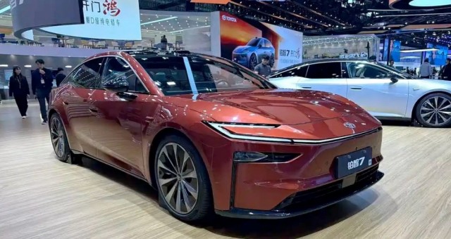 Mục sở thị sedan điện mới của Toyota: Tầm vận hành cao nhất tới 710 km/sạc, có công nghệ ADAS